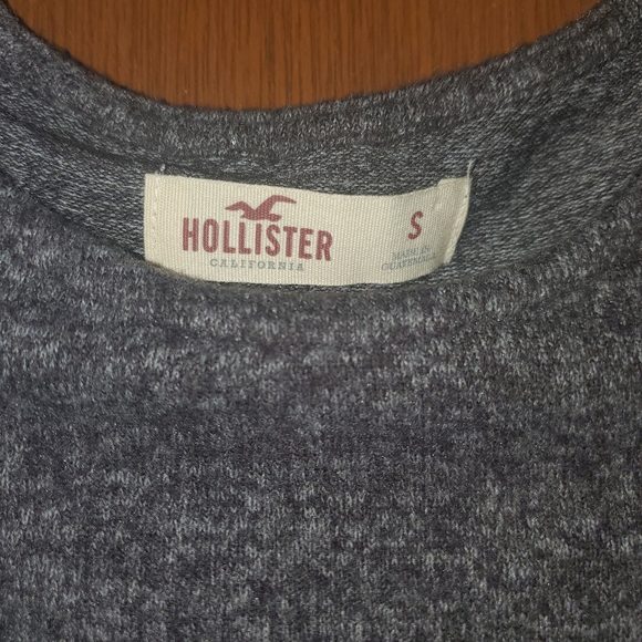Hollister off the shoulder sweater size small womens - Picture 2 of 3